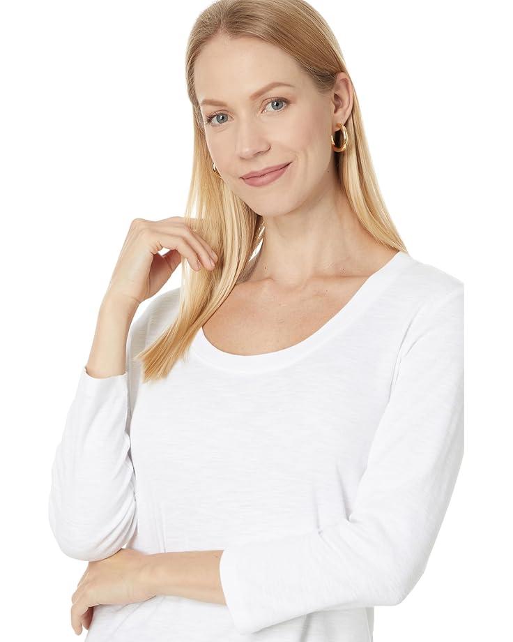 3/4 Sleeve V-Neck Tee with Curved Hem Product Image