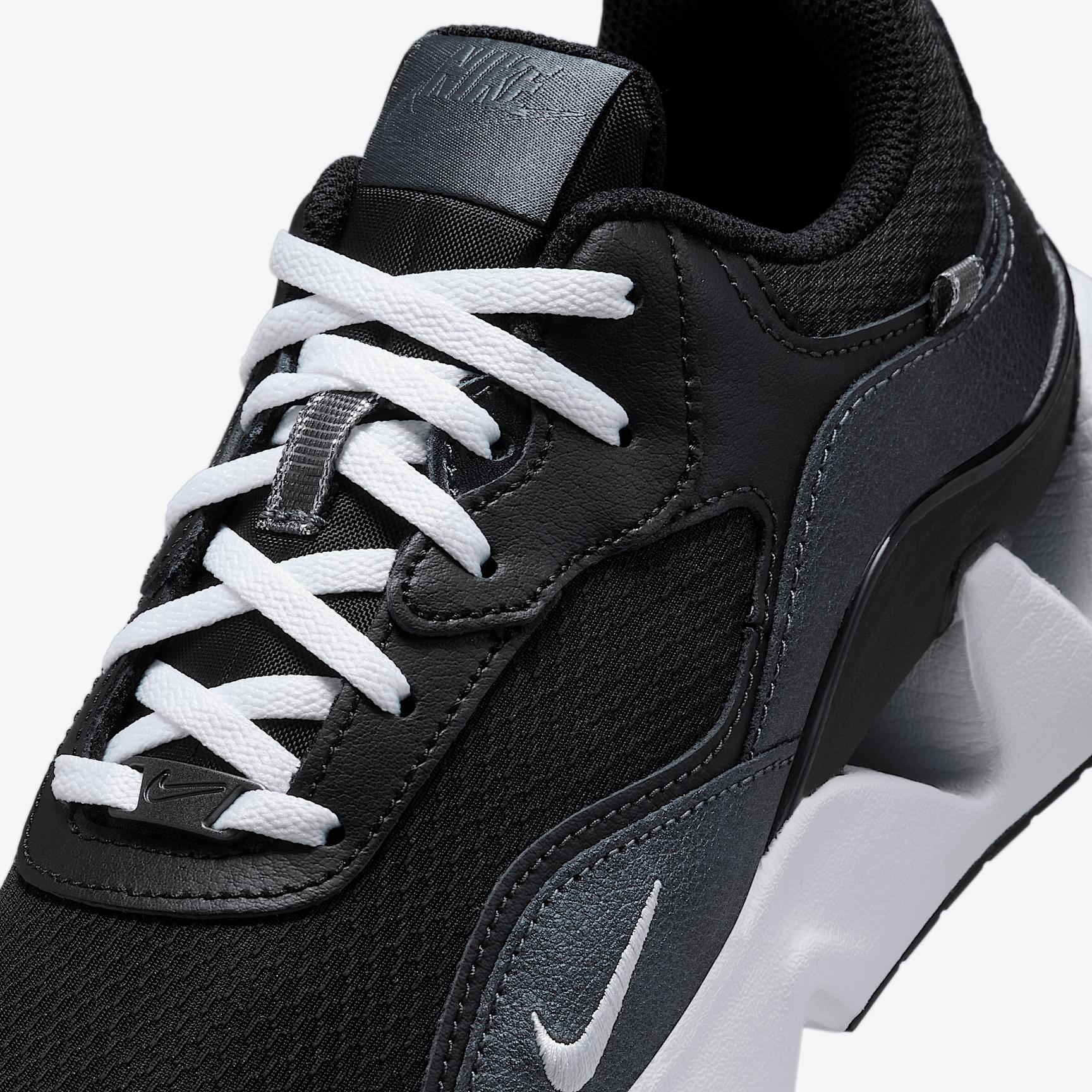 Nike Women's Ryz 365 2 Shoes Product Image