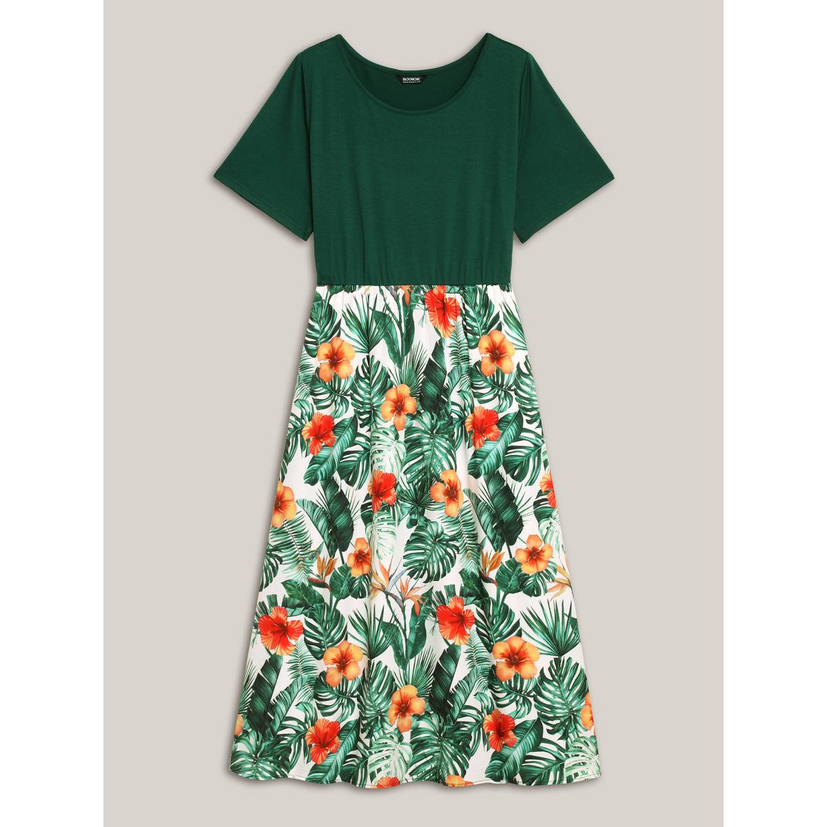 Plus Size Blooming Flowers Panelled Pockets Midi Dress DarkGreen Women Resort Patchwork Round Neck Short sleeve Curvy BloomChic 28/5X Product Image