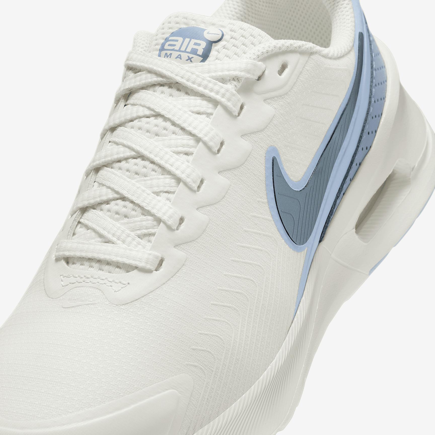Nike Women's Air Max Nuaxis Shoes Product Image