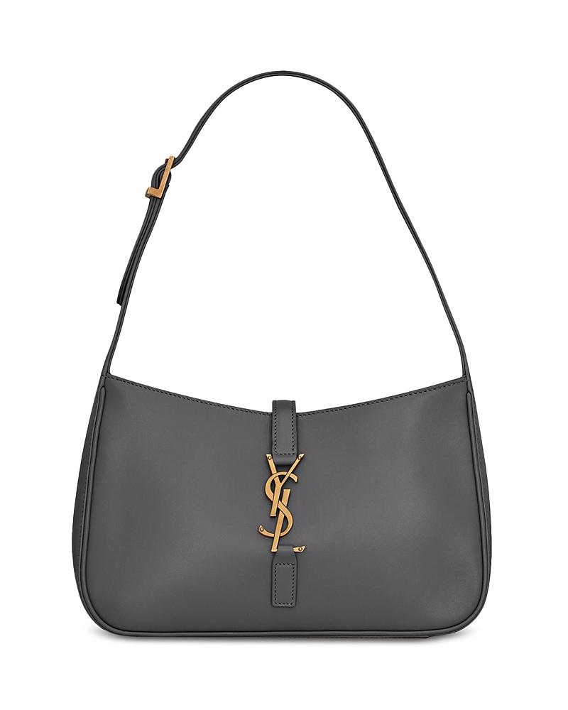 Womens Le 5 7 Shoulder Bag in Patent Leather Product Image