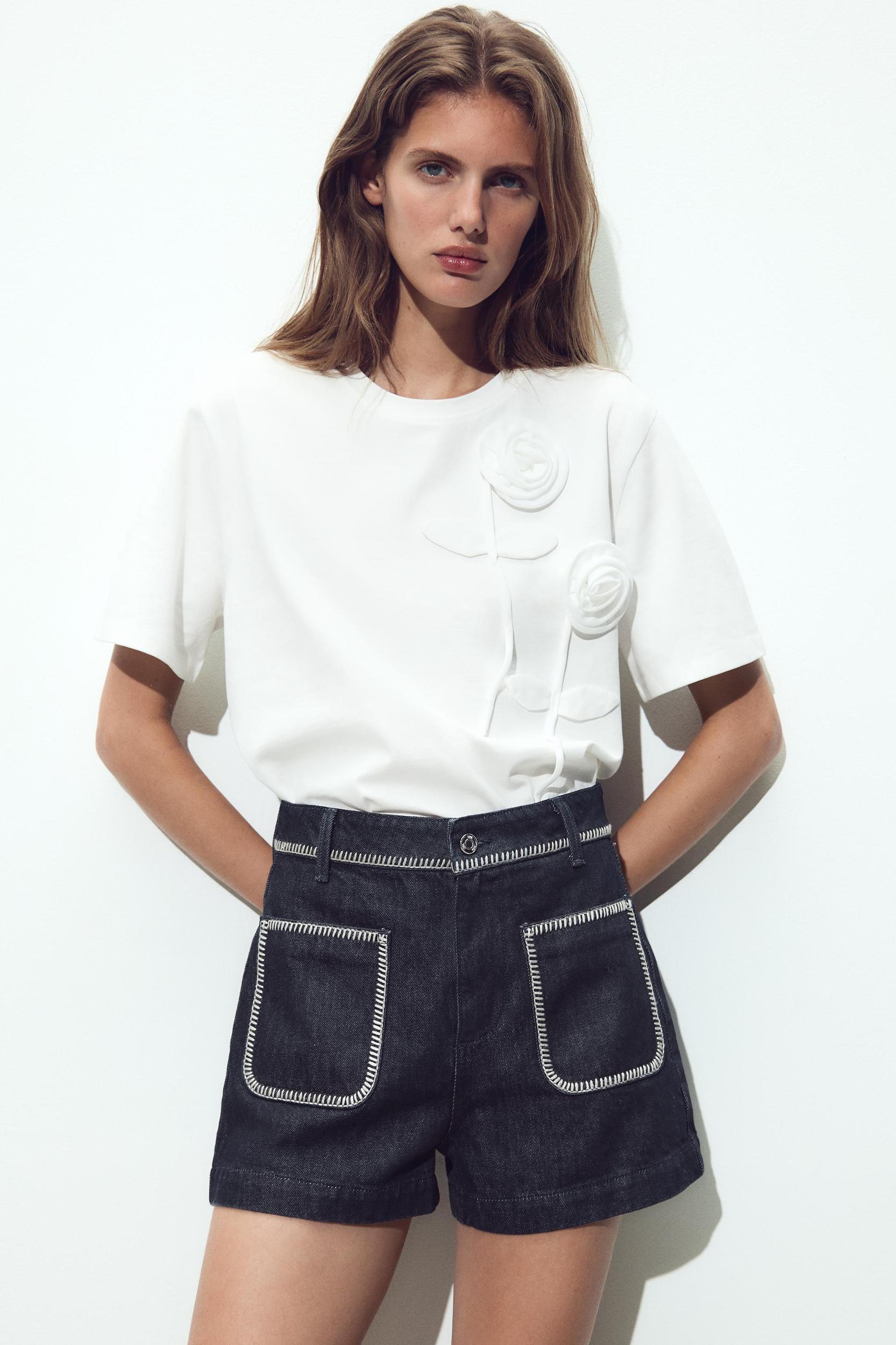 FLORAL VOLUME T-SHIRT Product Image