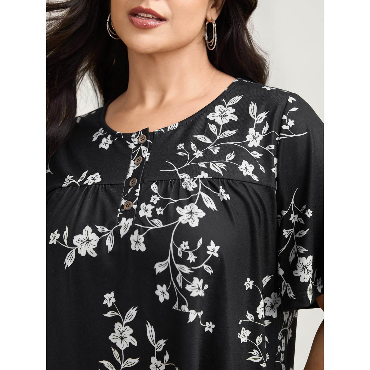 Plus Size Floral Print Button Placket Pleated T-Shirt Black Women Casual Gathered Natural Flowers Round Neck Everyday T-shirts BloomChic 26/4X Product Image
