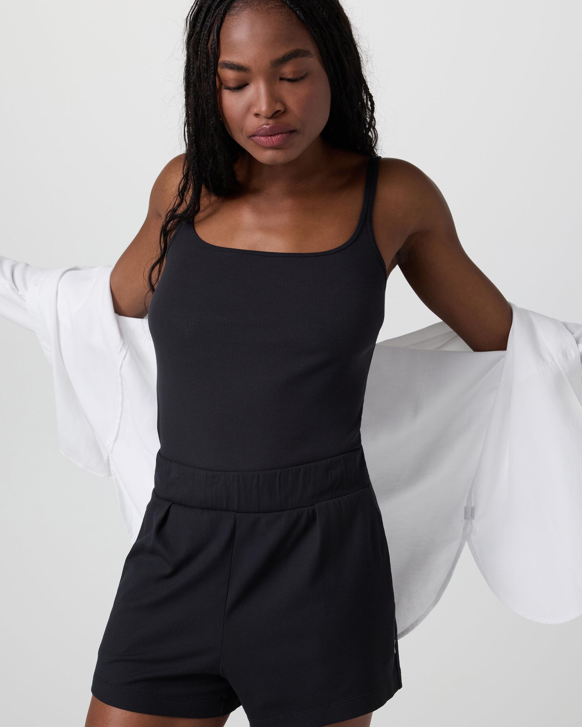 Pose Short Product Image