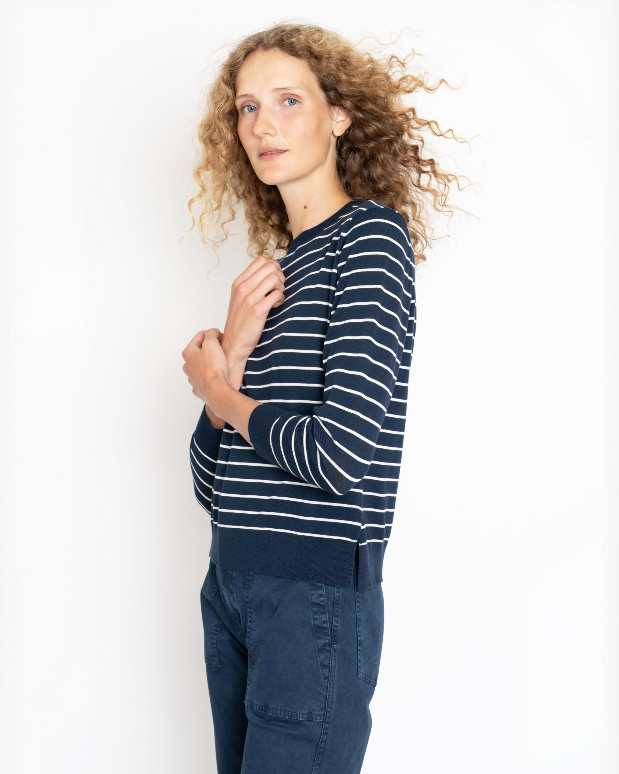 The Larsen - Navy/Cream Female Product Image