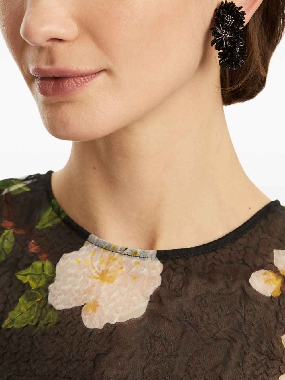 flower-detailing earrings  Product Image