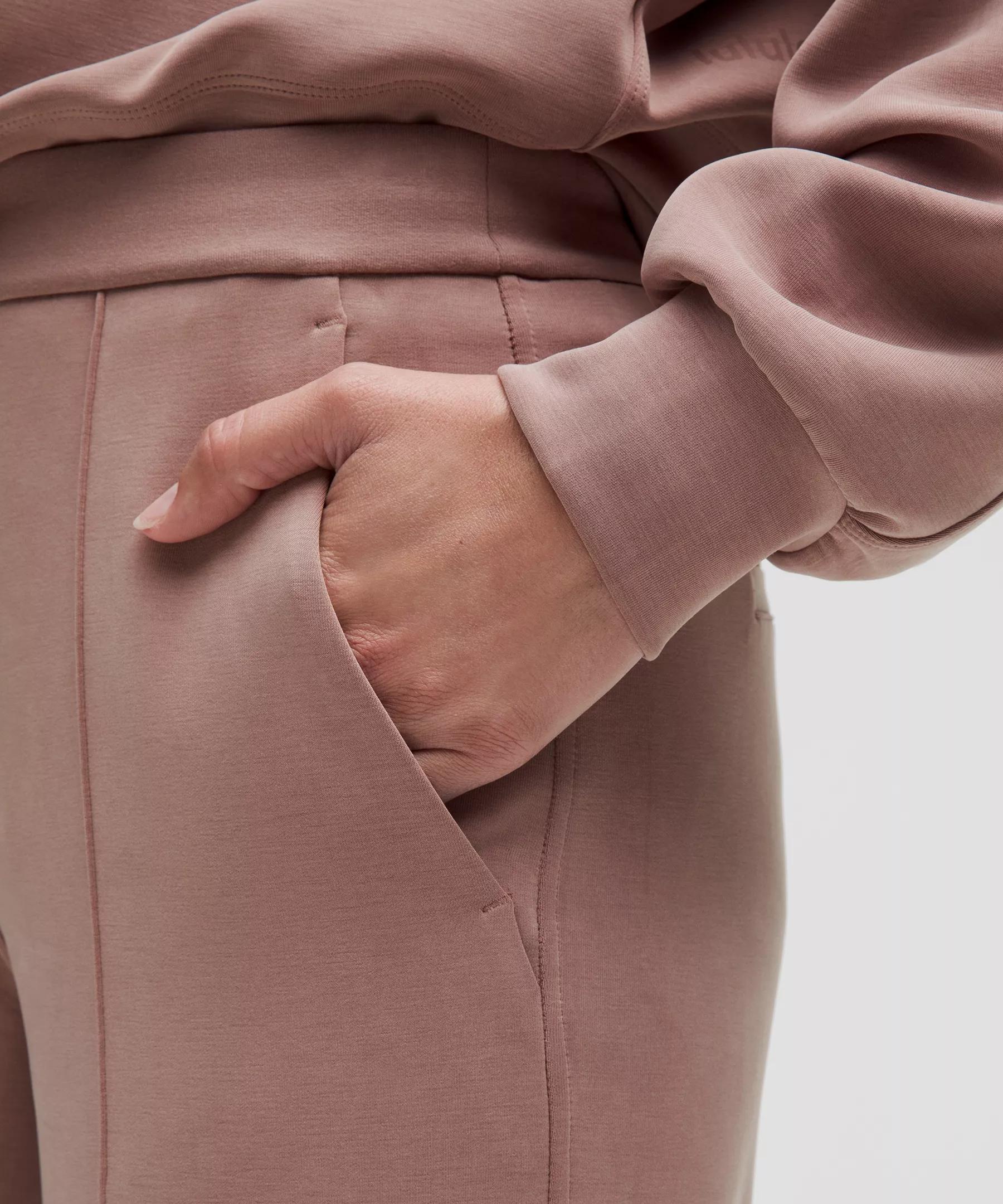 Softstreme Pintuck Mid-Rise Pant *Regular Product Image