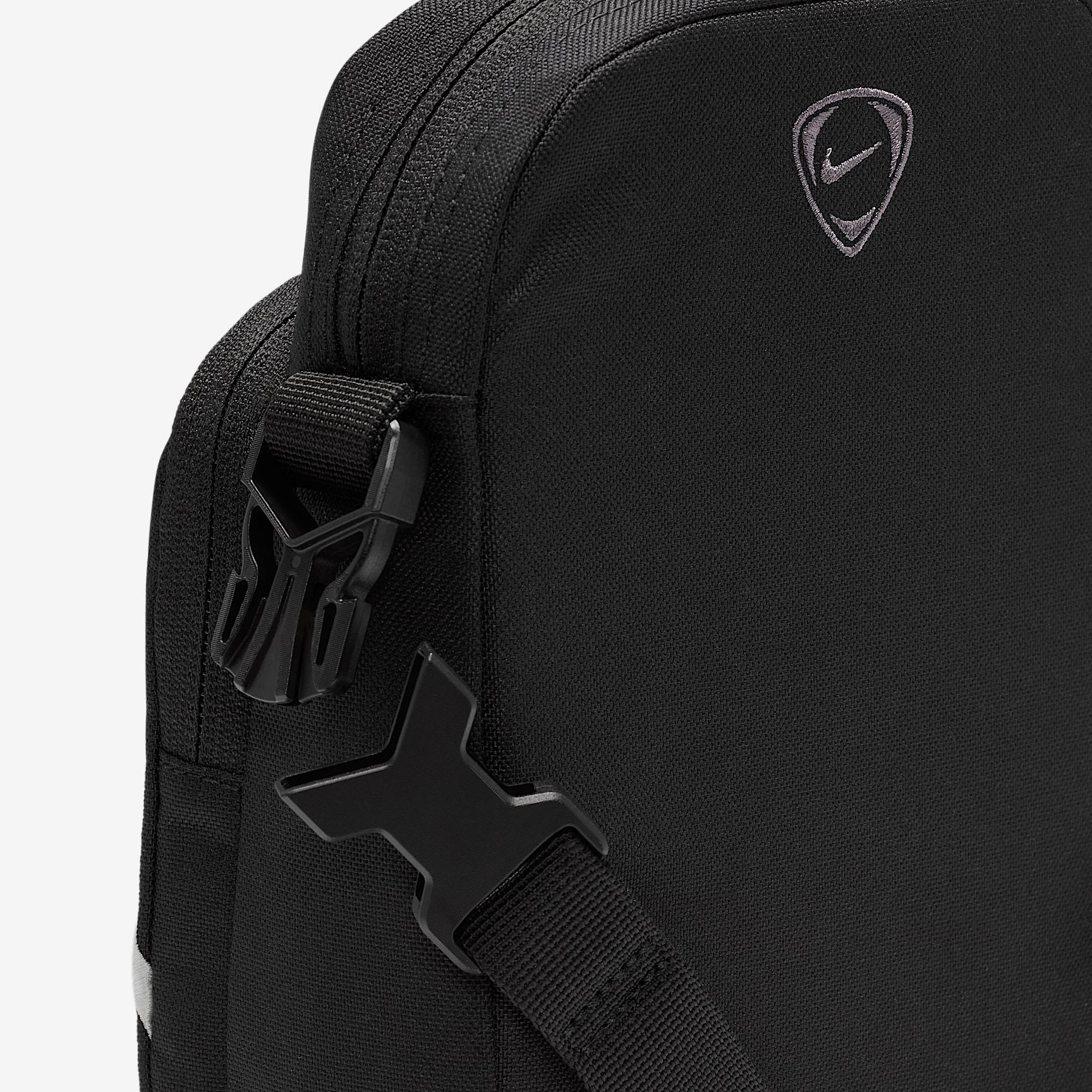 Nike Heritage Total 90 Crossbody Bag (4L) Product Image