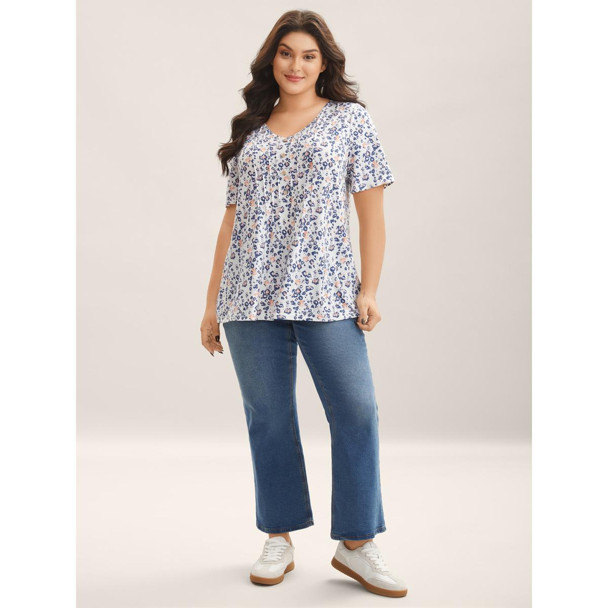 Plus Size Floral Print Plicated Detail T-Shirt WhiteSmoke Women Leisure Tucked seam Natural Flowers V-neck Casual T-shirts BloomChic 18-20/2X Product Image