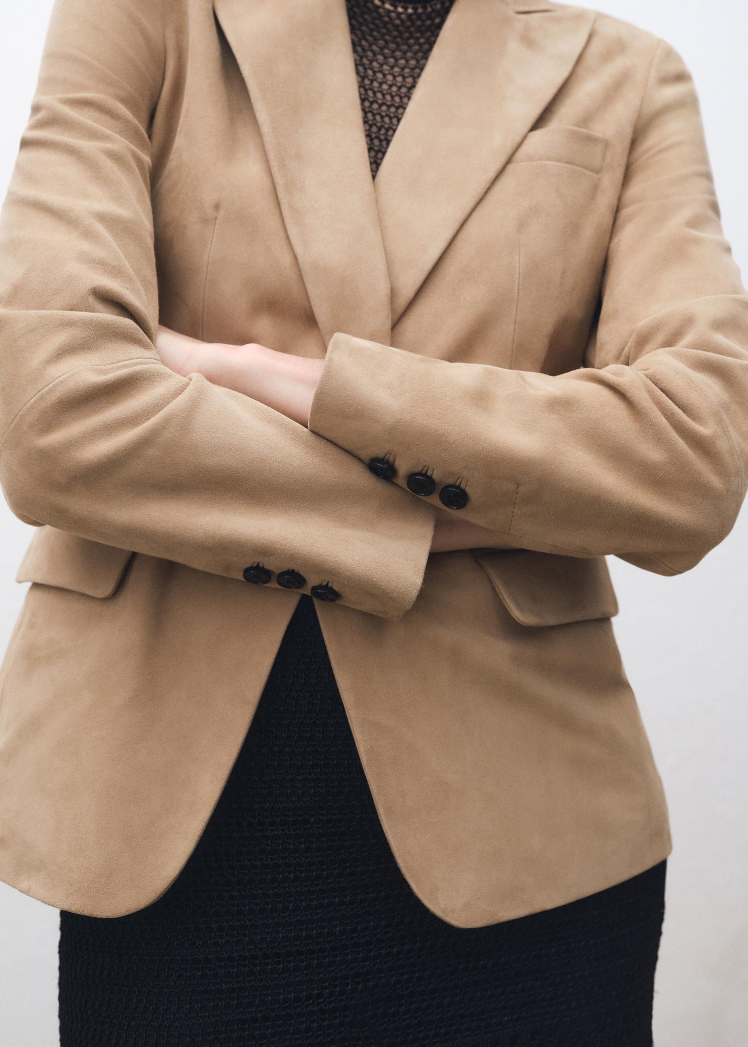 Fitted suede blazer - Women | MANGO USA Product Image