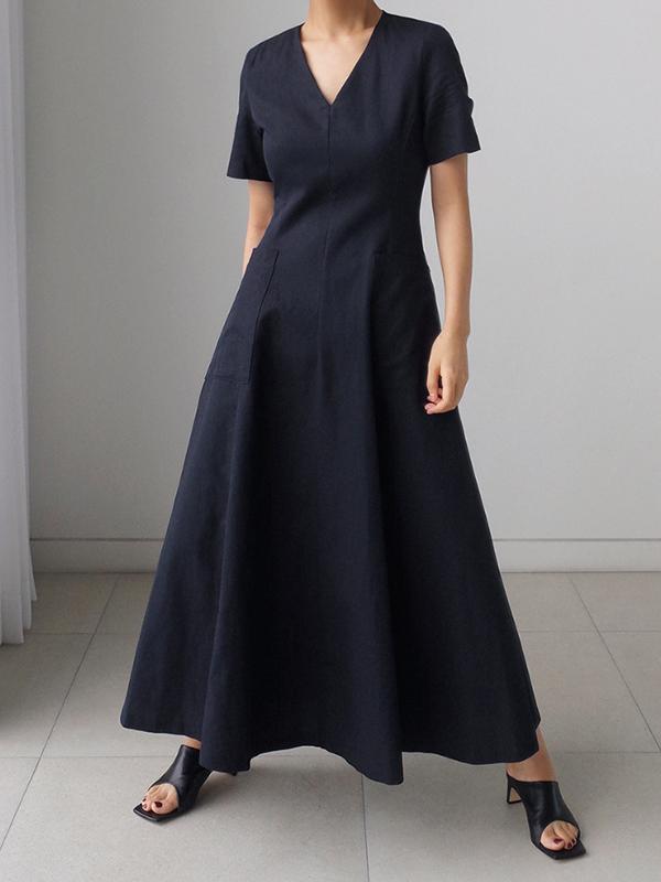 Simple Casual Solid Color Pleated Midi Dress Product Image