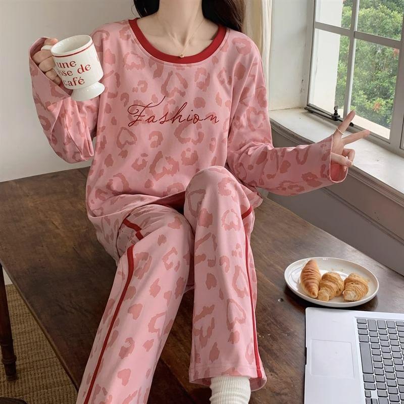 Pajama Set: Long-Sleeve Crew Neck Leopard Print Padded T-Shirt + Pants Product Image
