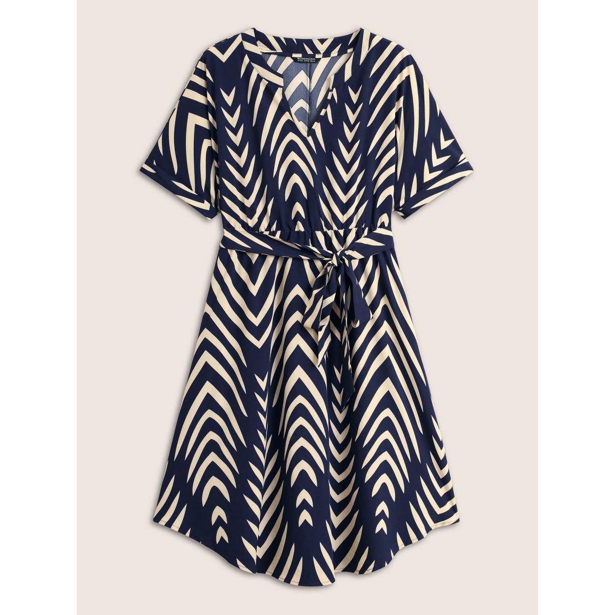 Plus Size Geometric Belted Dolman Sleeve Curved Hem Dress Navy Women Office Flat collar with V-notch Short sleeve Curvy BloomChic 30/6X Product Image