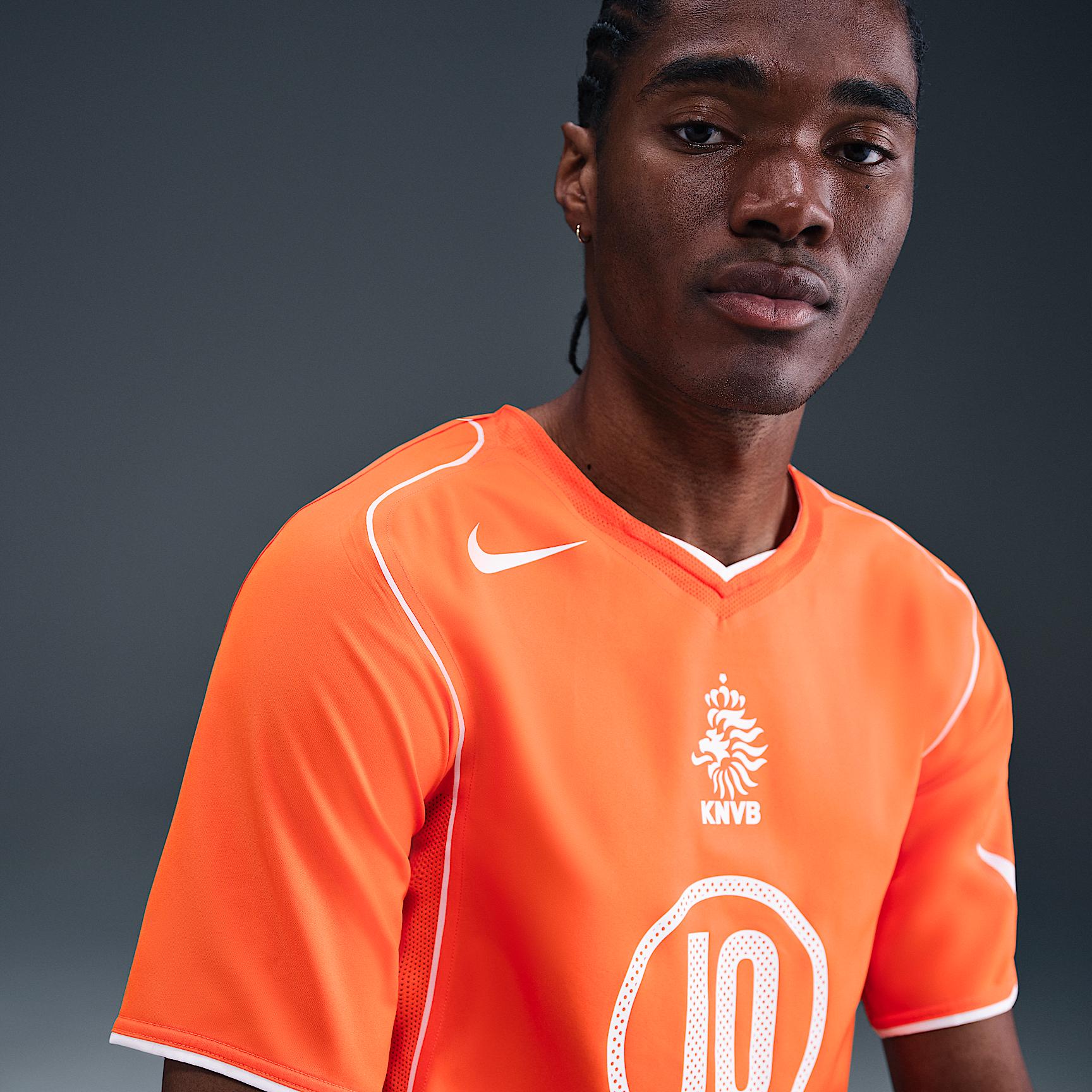 Ruud van Nistelrooy Netherlands 2004 Total 90 Reissue Nike Mens Soccer Replica Jersey | IF2942-819 Product Image