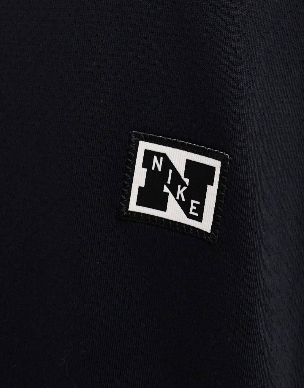 Nike Training Heritage T-shirt in black Product Image