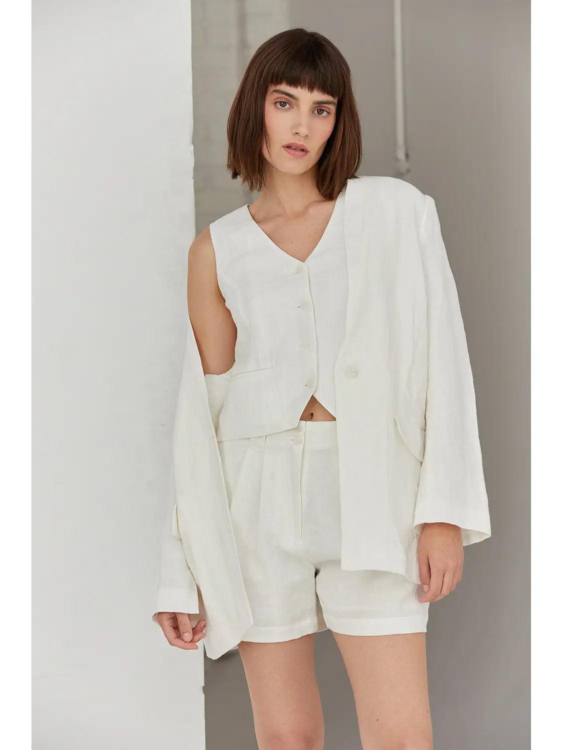 Lined Pleated Linen Shorts Product Image