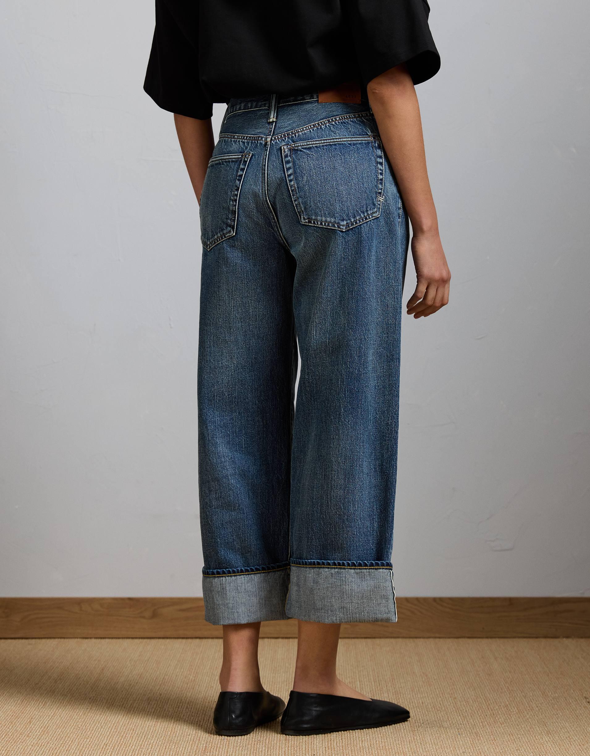 AE77 Premium Wide Crop Cuff Jean Product Image