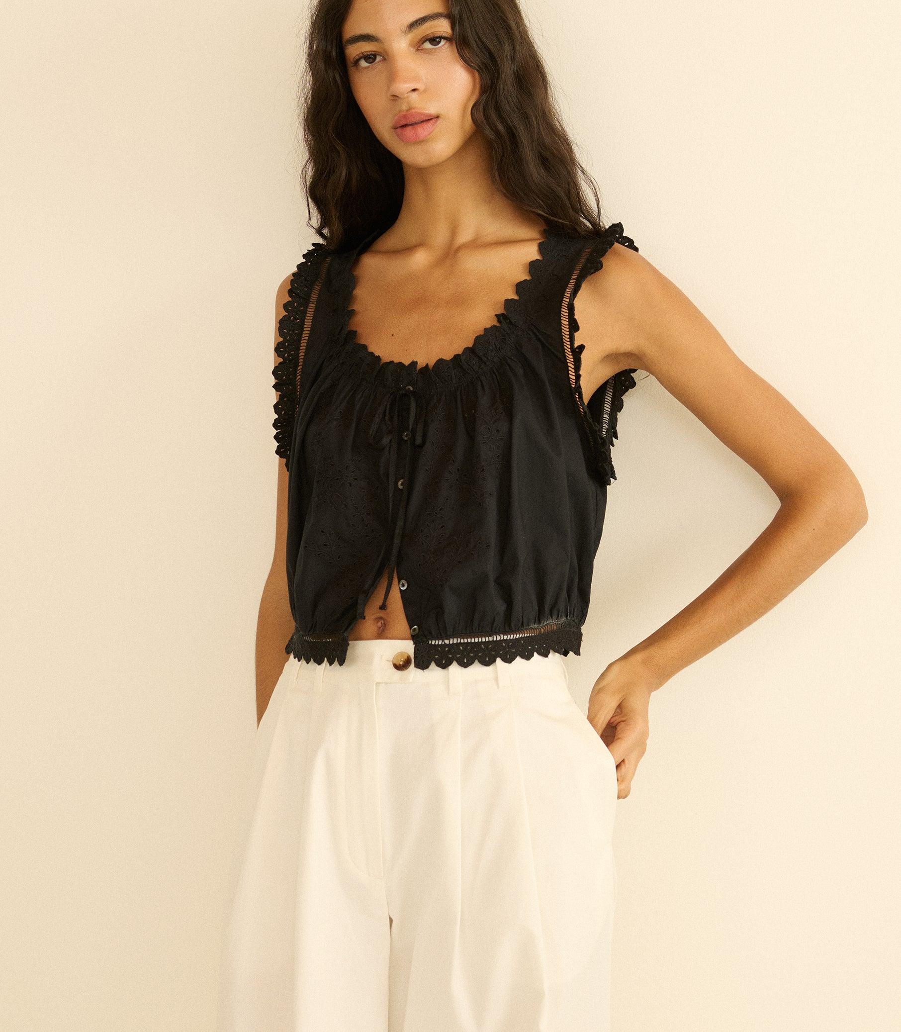 TRAVELER TOP -- BLACK Product Image