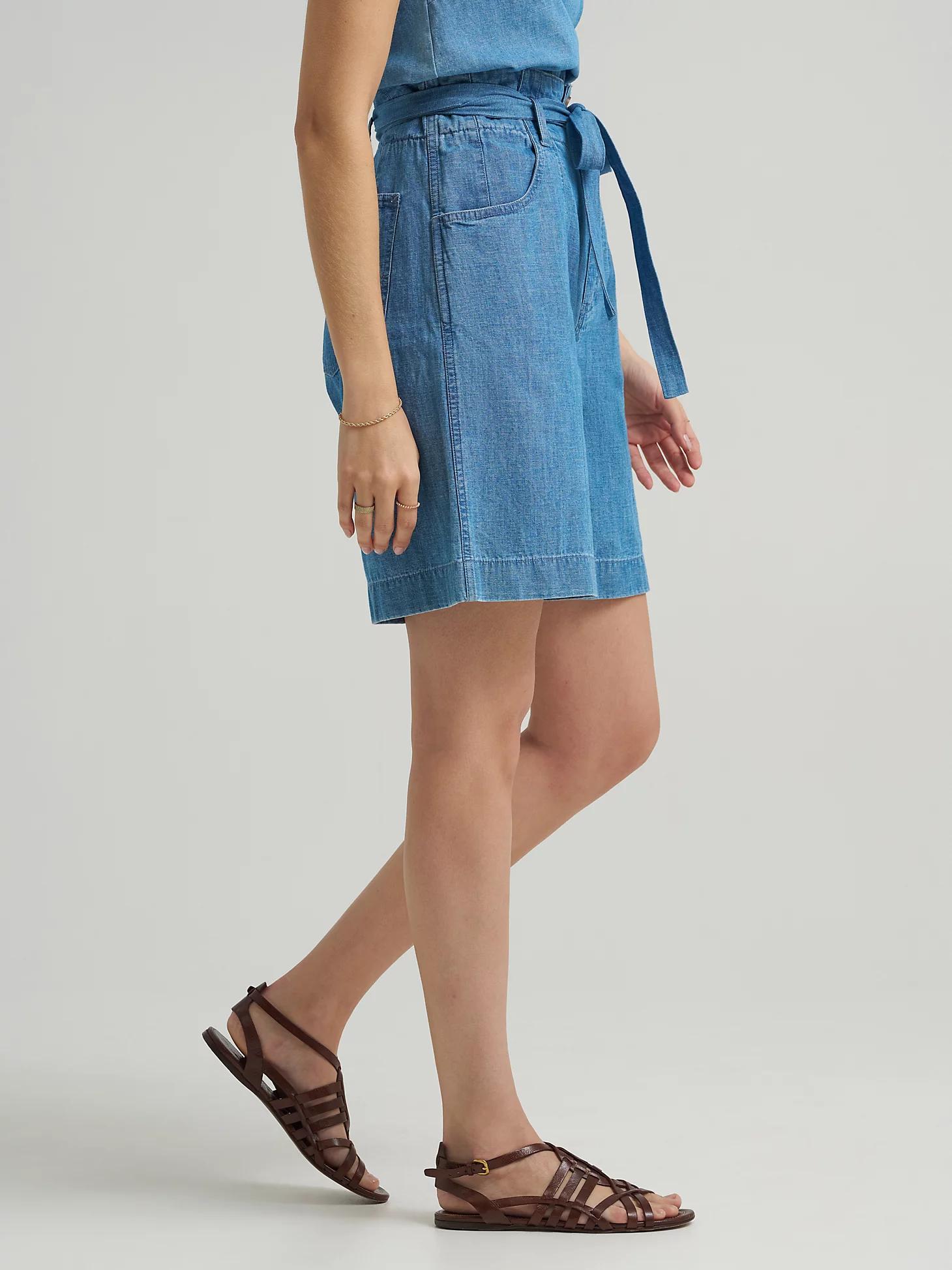 Women's High Rise Pleated Linen Bermuda | Women's Shorts | Lee® Product Image