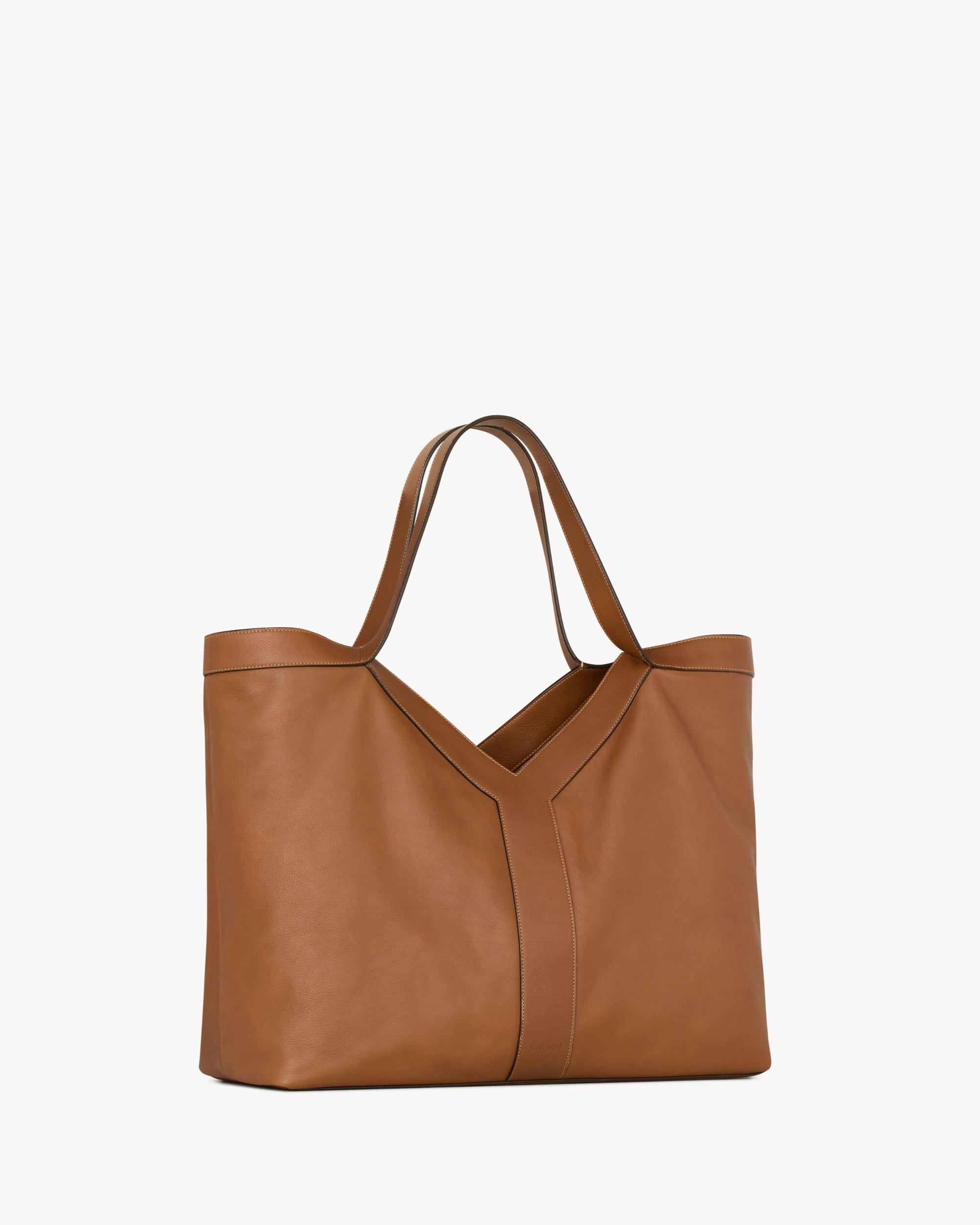 Y Large tote in leather Product Image
