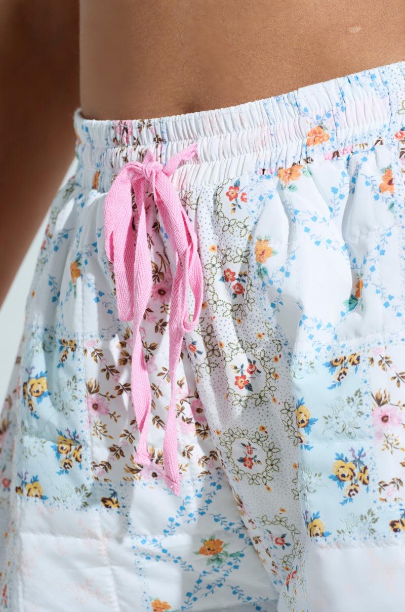 MIXED FLORAL PUFFER SHORT Product Image