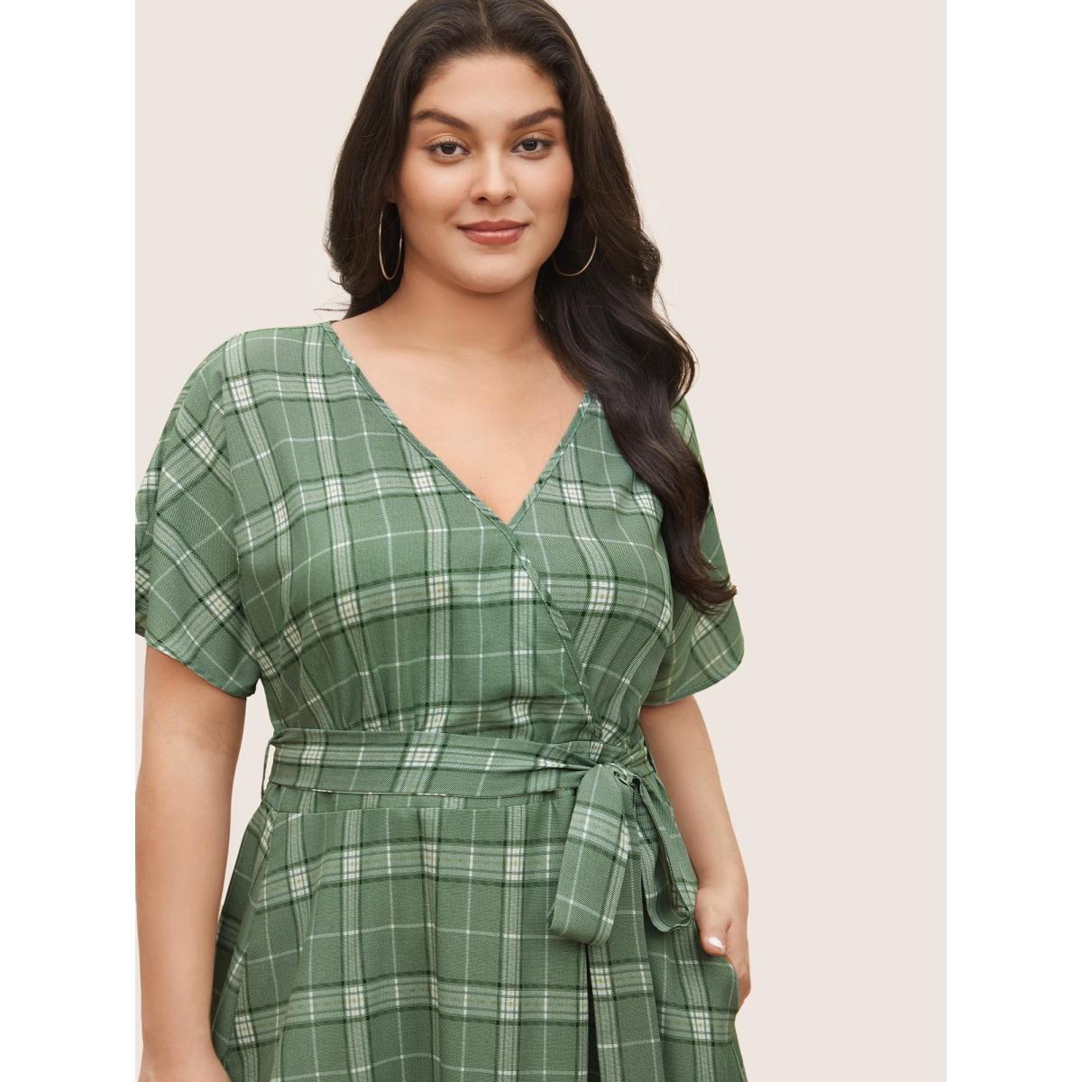 Plus Size Plaid Surplice Neck Pocket Curved Hem Dress Green Women Casual Non Overlap Collar Short sleeve Curvy Midi Dress BloomChic 26/4X Product Image