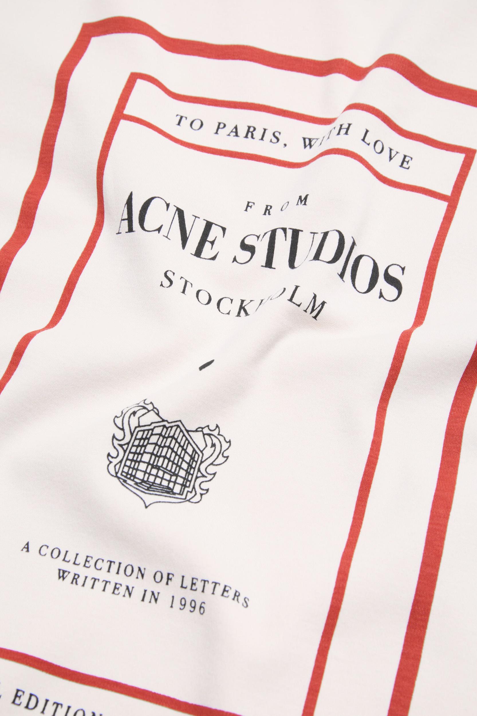 Layered graphic t-shirt Product Image