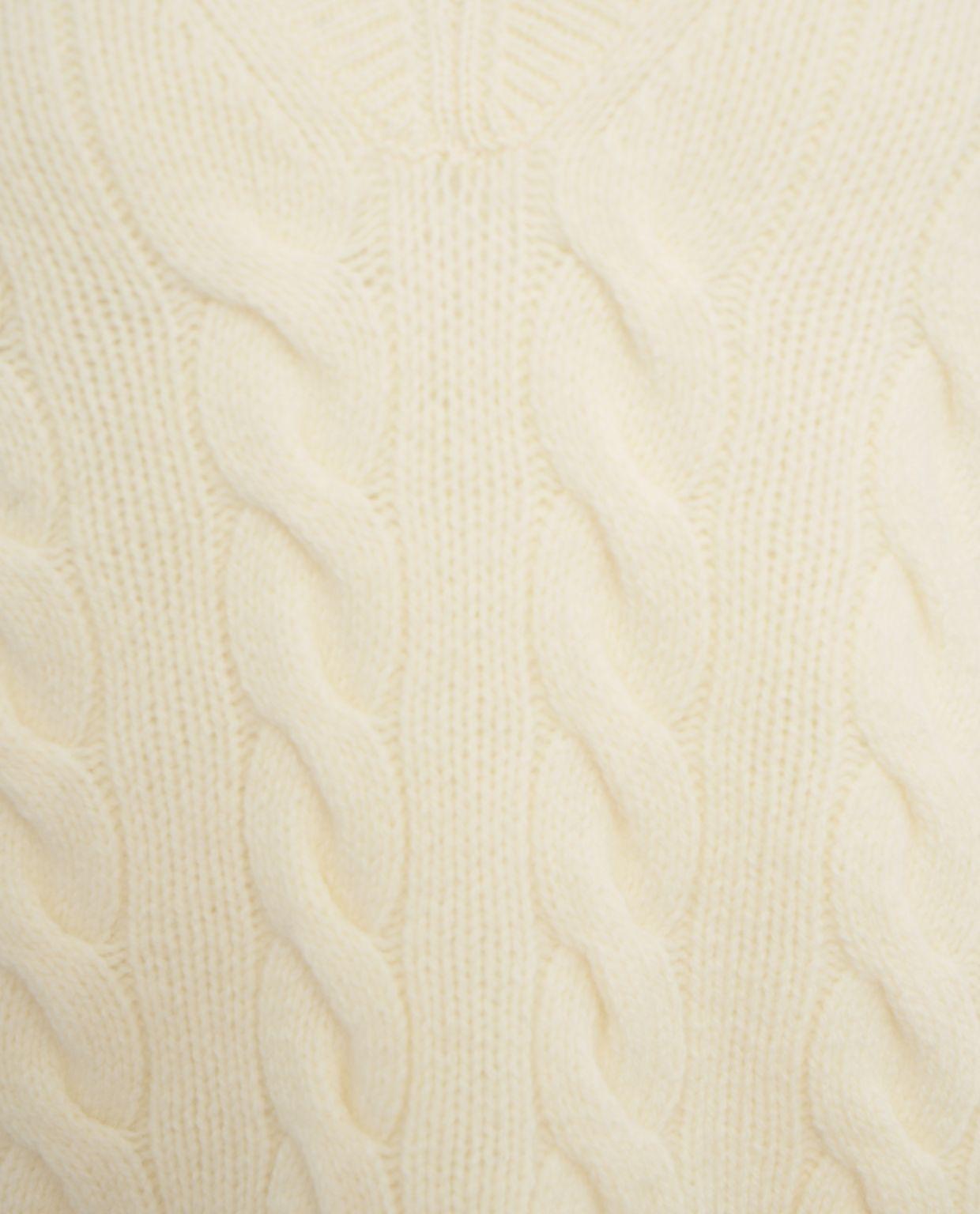 Pullover with cable knit pattern Product Image