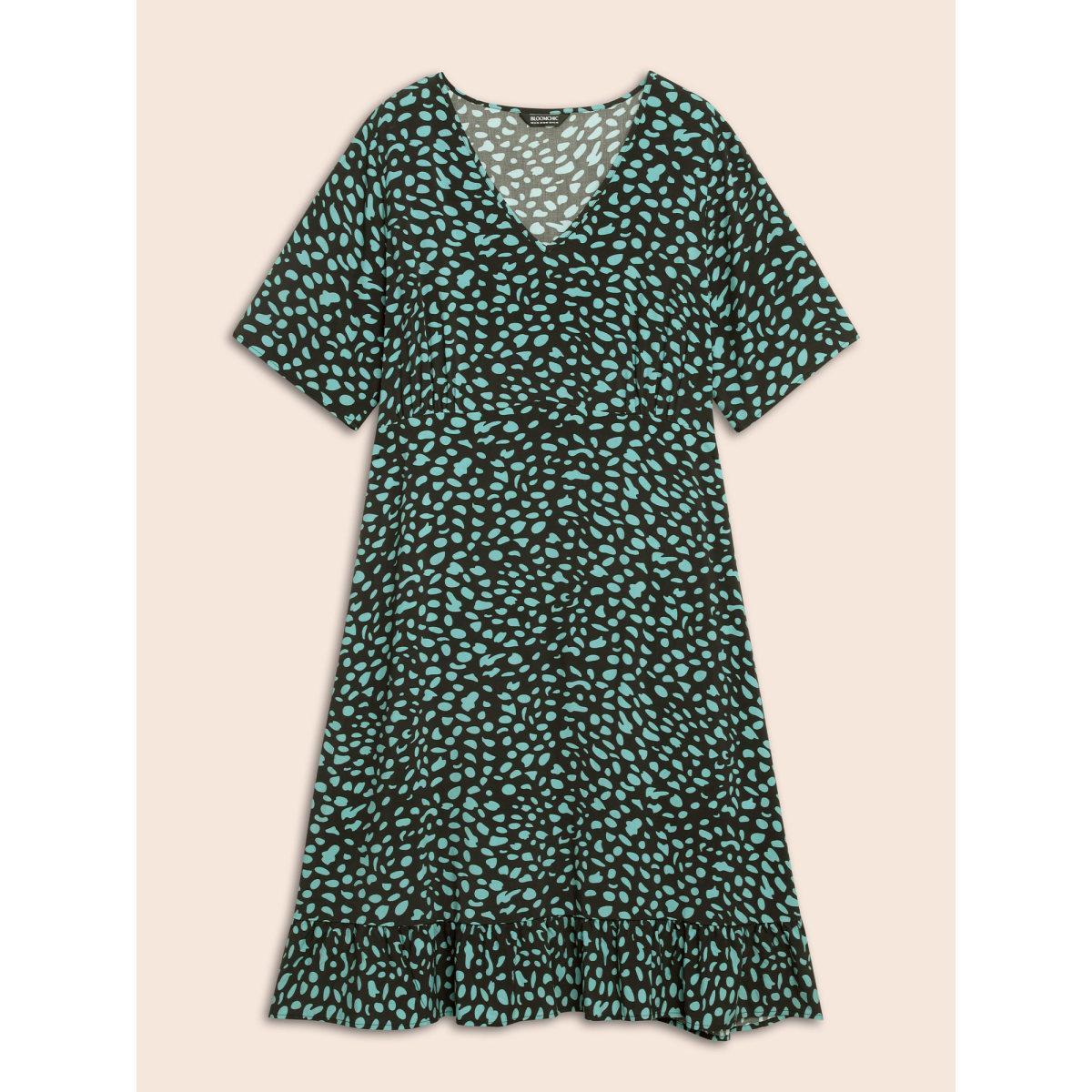 Plus Size Geometric Print Ruffle Hem Pocket Dress Black Women At the Office Gathered V-neck Half Sleeve Curvy BloomChic 30/6X Product Image