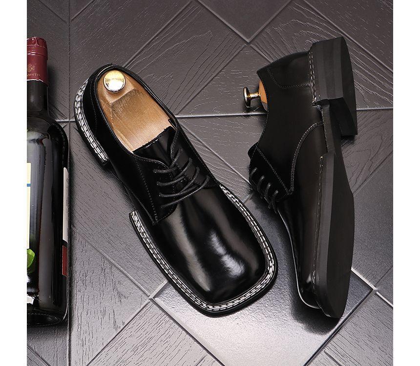 Square-Toe Lace-Up Shoes Product Image