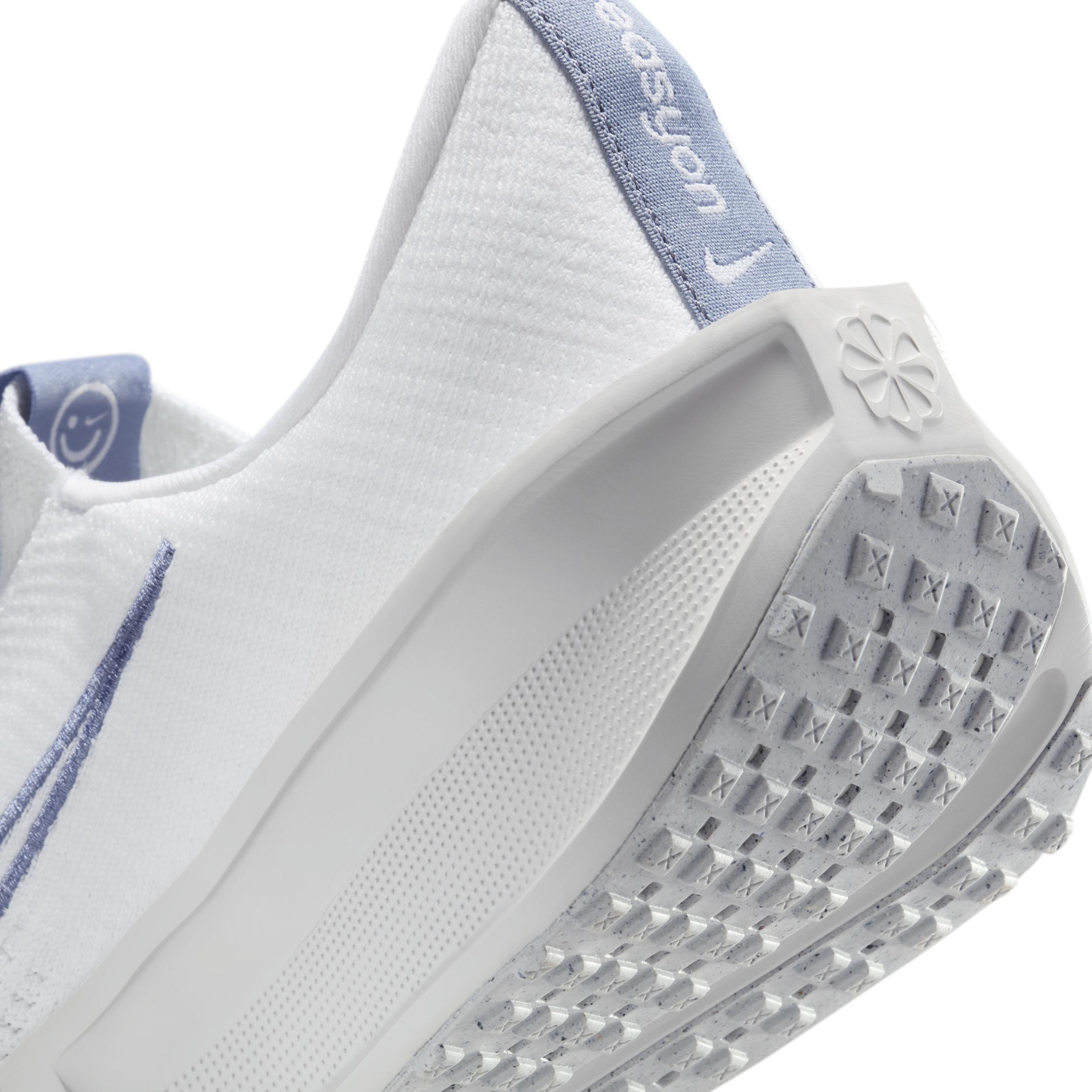 Nike Men's Interact Run EasyOn Road Running Shoes Product Image