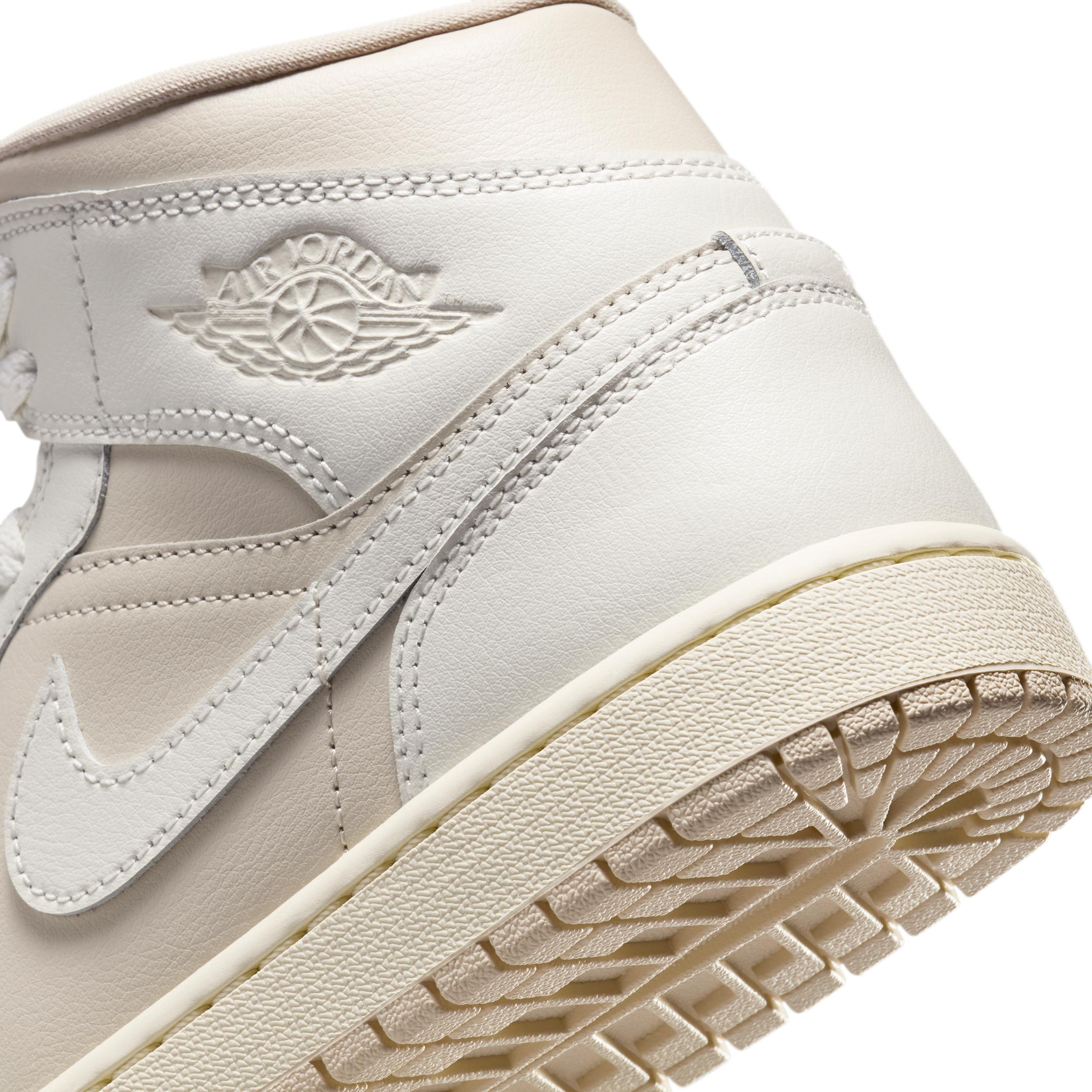 Women's Air Jordan 1 Mid Shoes Product Image