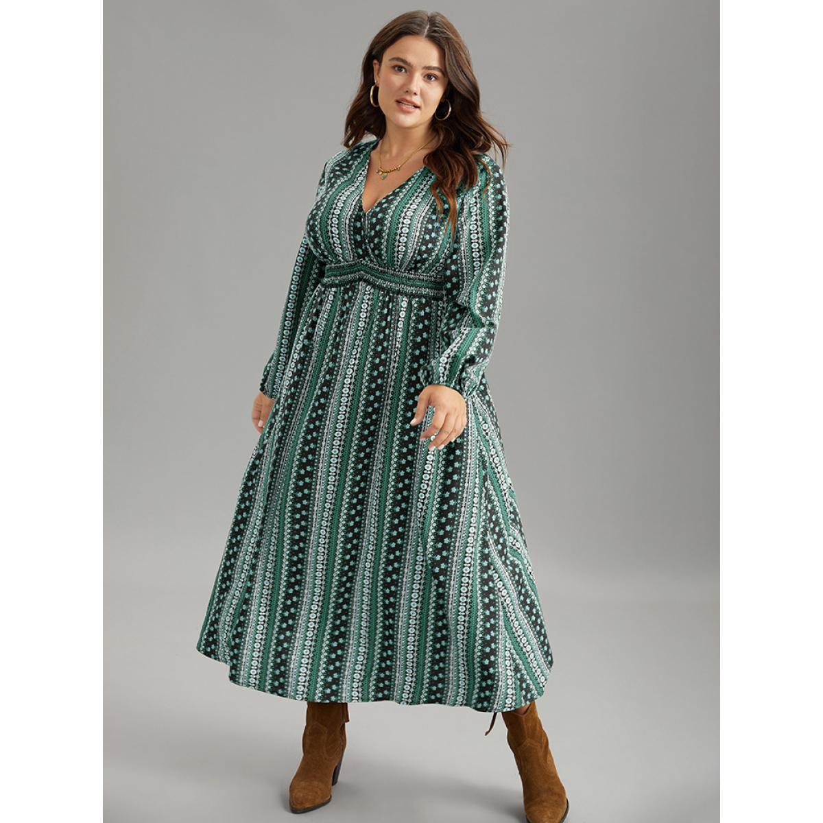 Plus Size Bandana Print Wrap Shirred Dress Emerald Women Resort Elastic cuffs V-neck Long Sleeve Curvy Midi Dress BloomChic 30/6X Product Image