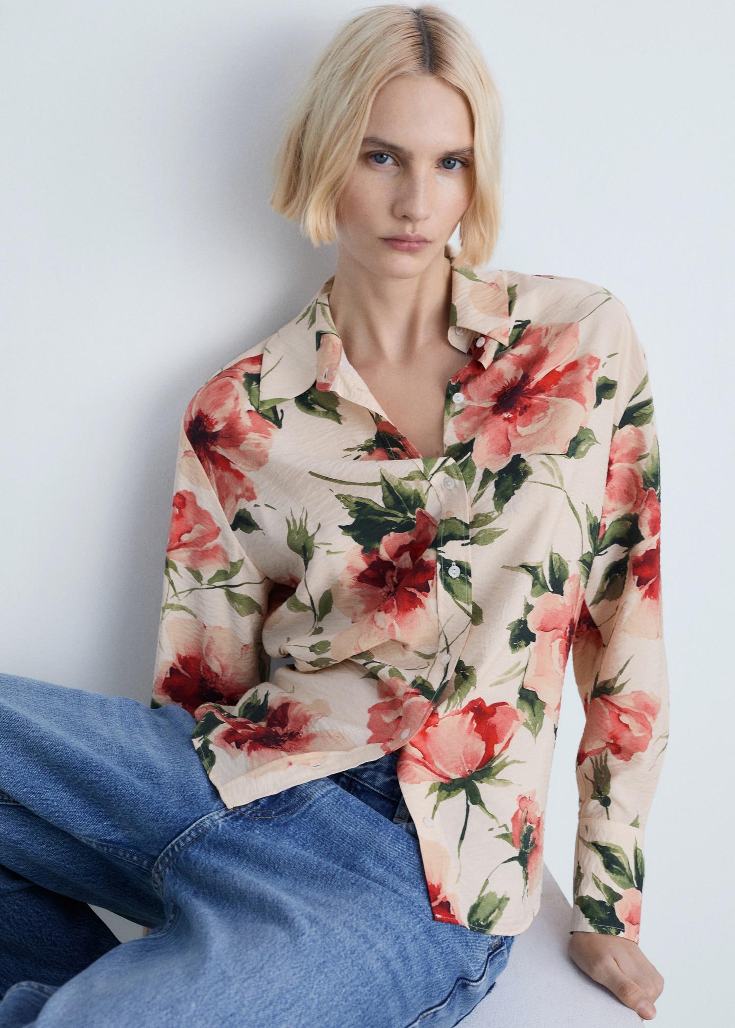 Flowy floral print shirt - Women | MANGO USA Product Image