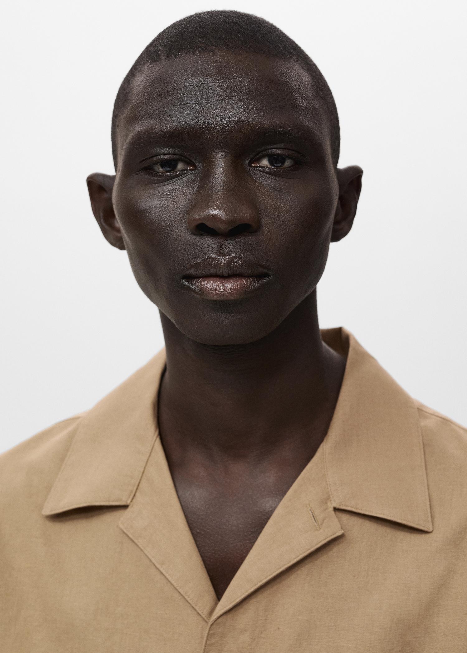 Linen shirt with bowling collar and pocket - Men | MANGO USA Product Image